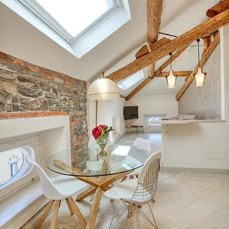 Apartament Skyview *