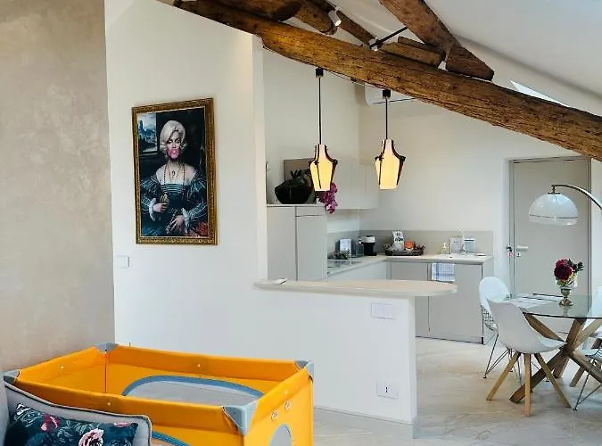 Апартаменты Skyview Комо