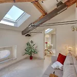 Apartament Skyview *